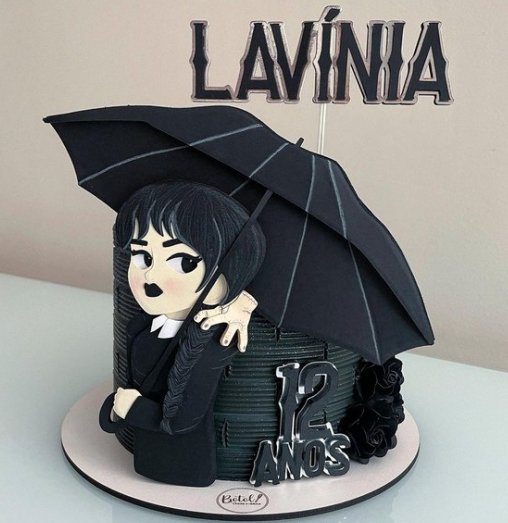 Topo de Bolo Wandinha Addams